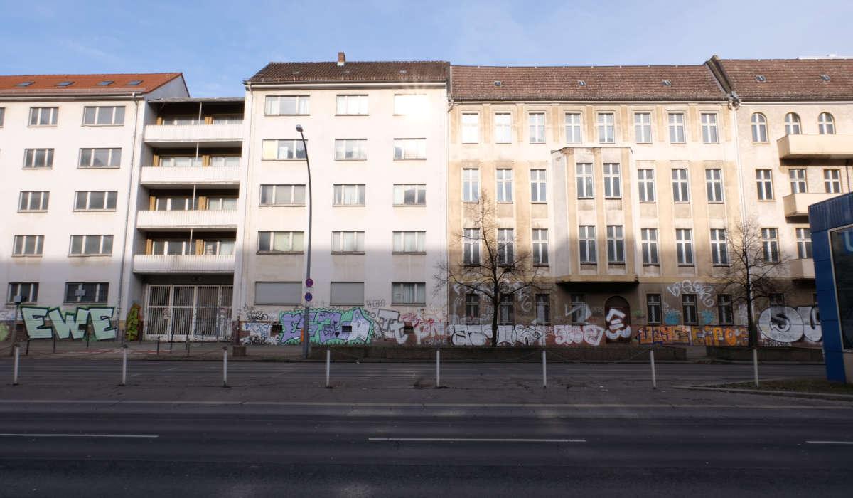 Häuserzeile des MfS an der Frankfurter Allee